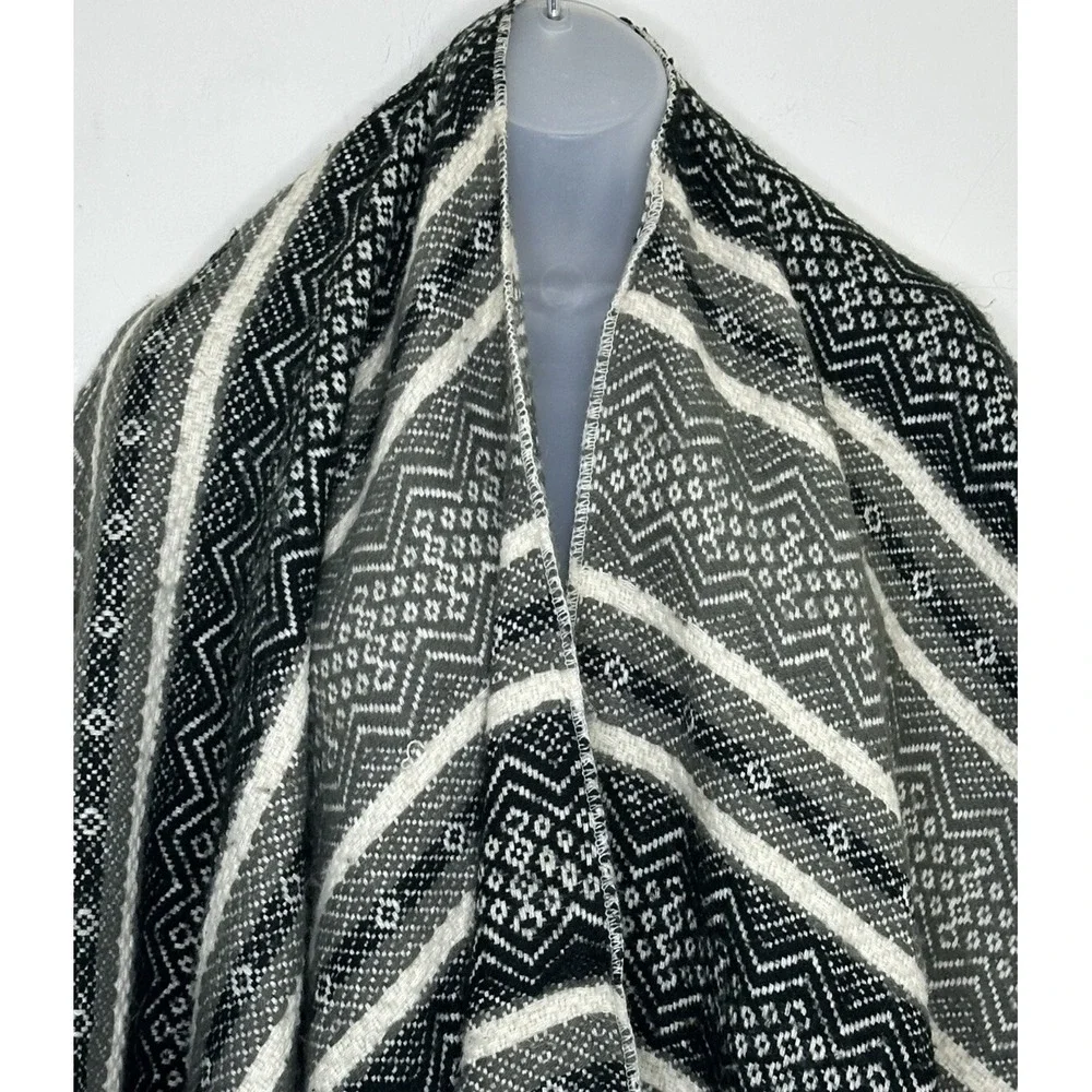 Torrid Boho Knit Shawl Wrap OS Black Gray Fringe Southwest Hippie Soft & Cozy